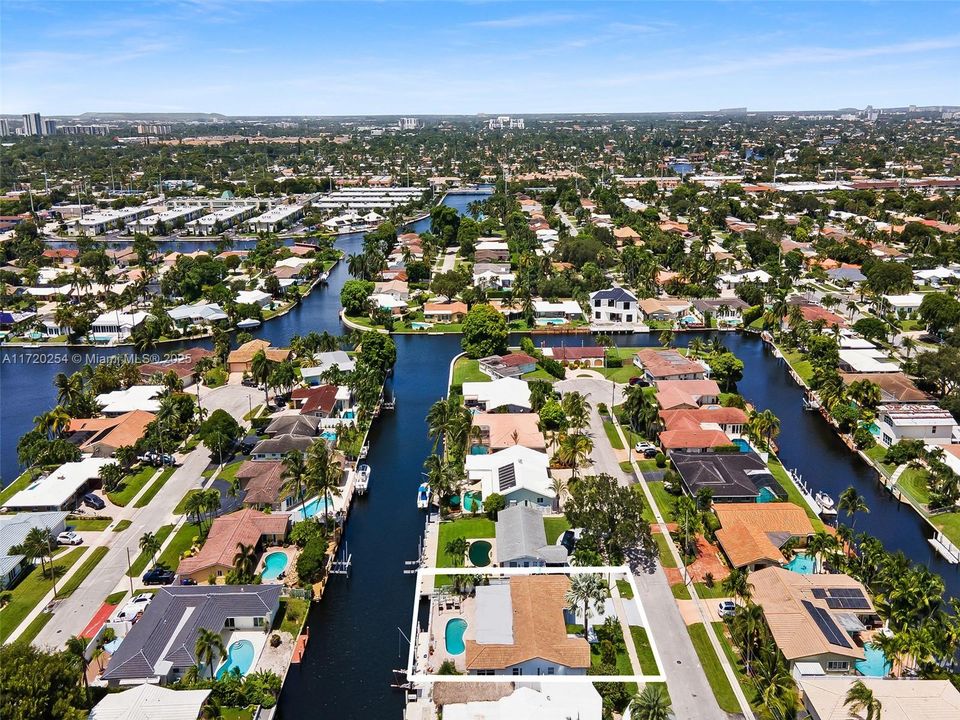 For Sale: $1,295,000 (3 beds, 2 baths, 2254 Square Feet)