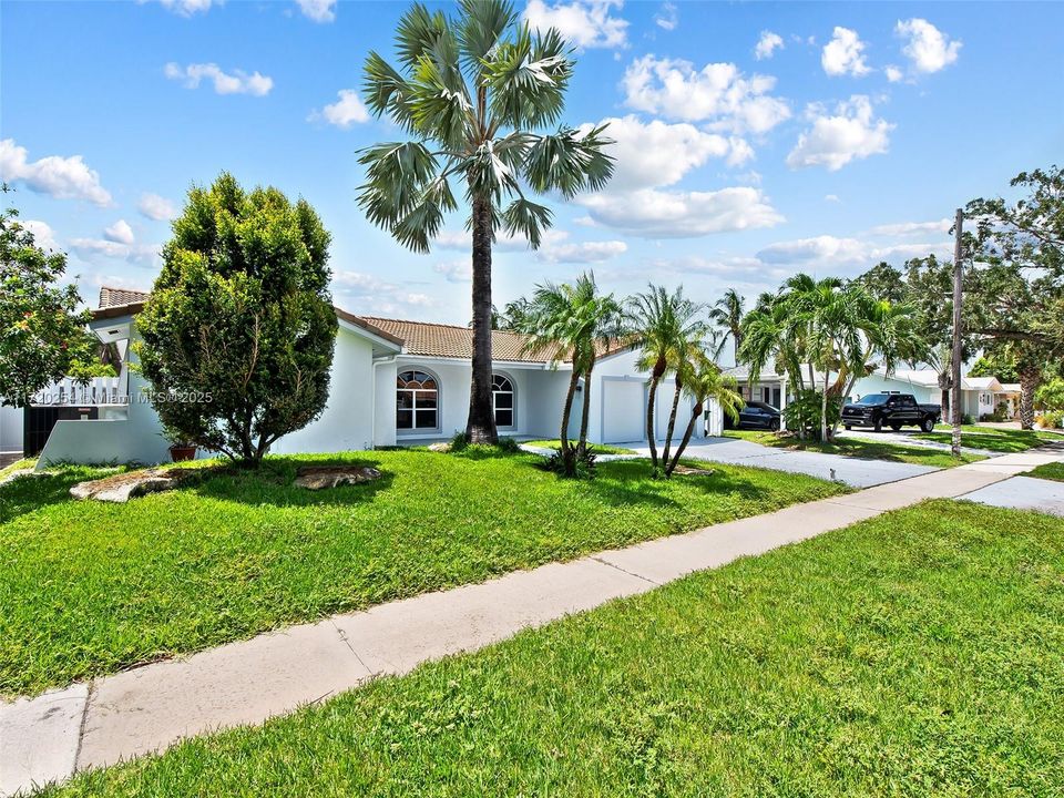 For Sale: $1,295,000 (3 beds, 2 baths, 2254 Square Feet)