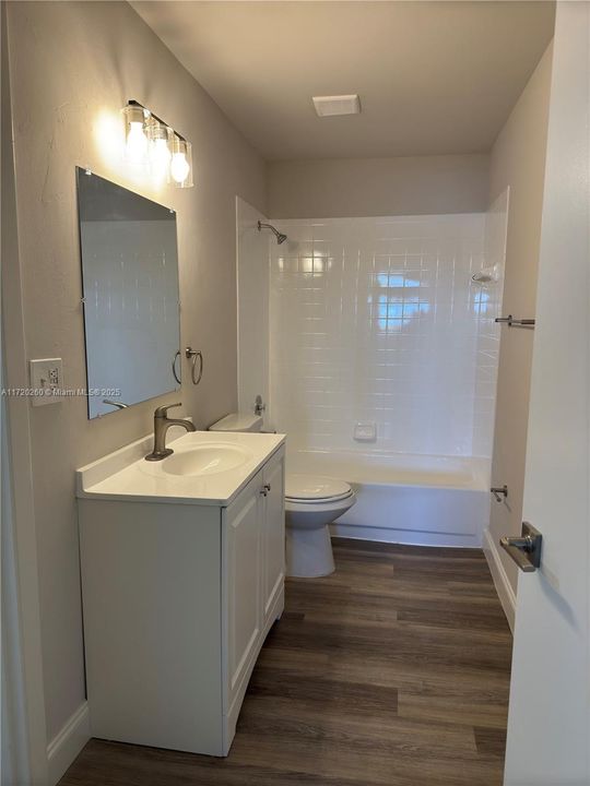 For Rent: $1,794 (1 beds, 1 baths, 872 Square Feet)