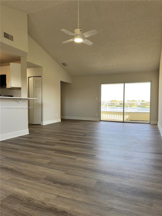 For Rent: $1,794 (1 beds, 1 baths, 872 Square Feet)