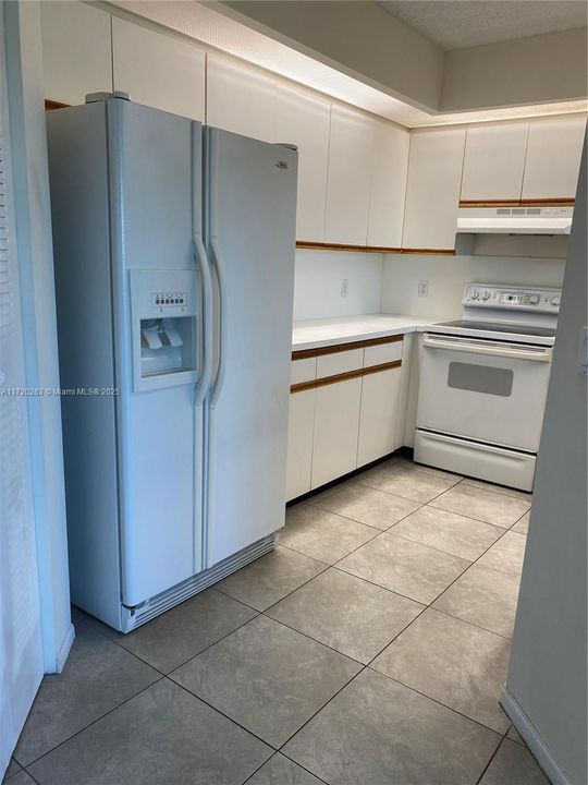 For Rent: $1,750 (1 beds, 1 baths, 940 Square Feet)