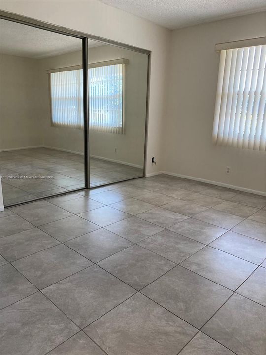 For Rent: $1,750 (1 beds, 1 baths, 940 Square Feet)