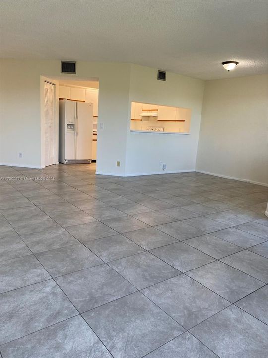 For Rent: $1,750 (1 beds, 1 baths, 940 Square Feet)