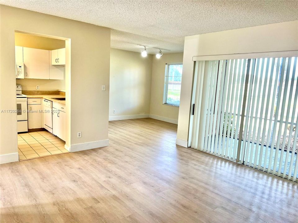 For Rent: $1,750 (1 beds, 1 baths, 816 Square Feet)