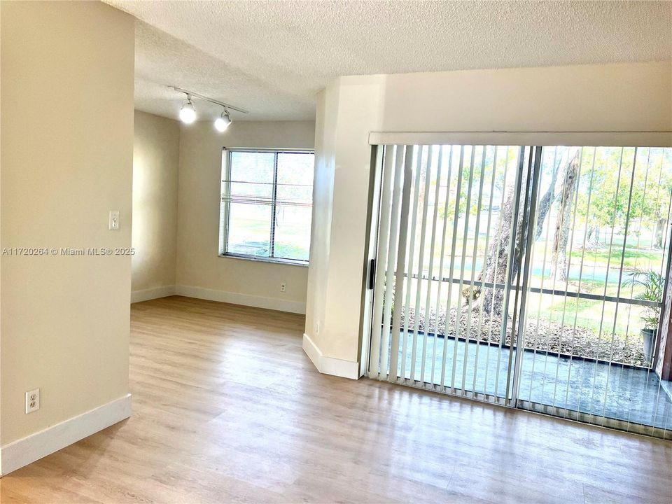 For Rent: $1,750 (1 beds, 1 baths, 816 Square Feet)