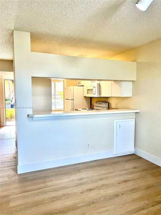 For Rent: $1,750 (1 beds, 1 baths, 816 Square Feet)