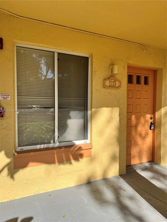 For Rent: $1,750 (1 beds, 1 baths, 816 Square Feet)