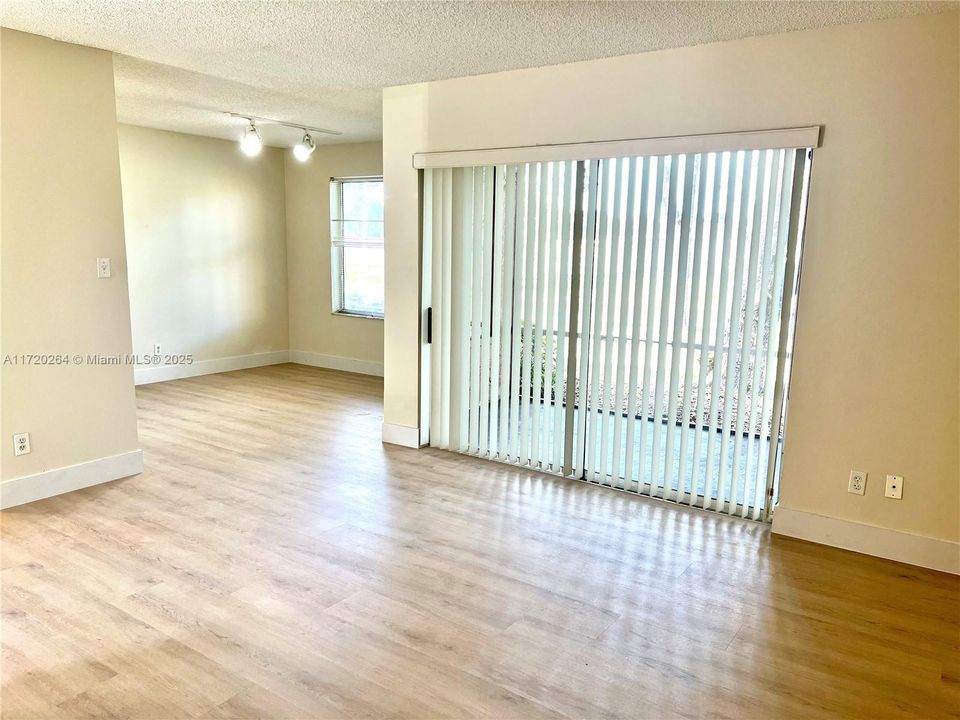 For Rent: $1,750 (1 beds, 1 baths, 816 Square Feet)