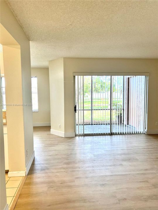 For Rent: $1,750 (1 beds, 1 baths, 816 Square Feet)