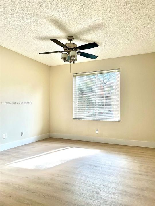 For Rent: $1,750 (1 beds, 1 baths, 816 Square Feet)