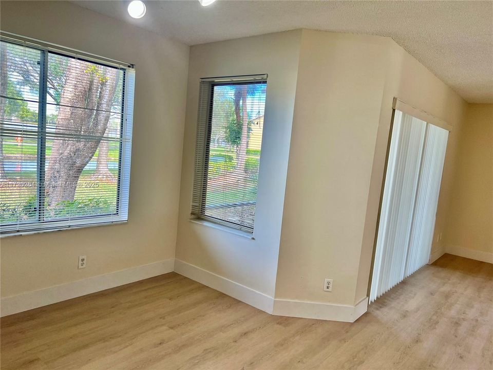 For Rent: $1,750 (1 beds, 1 baths, 816 Square Feet)