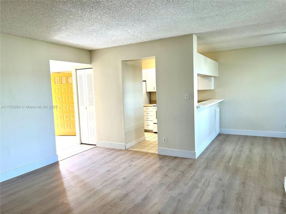 For Rent: $1,750 (1 beds, 1 baths, 816 Square Feet)