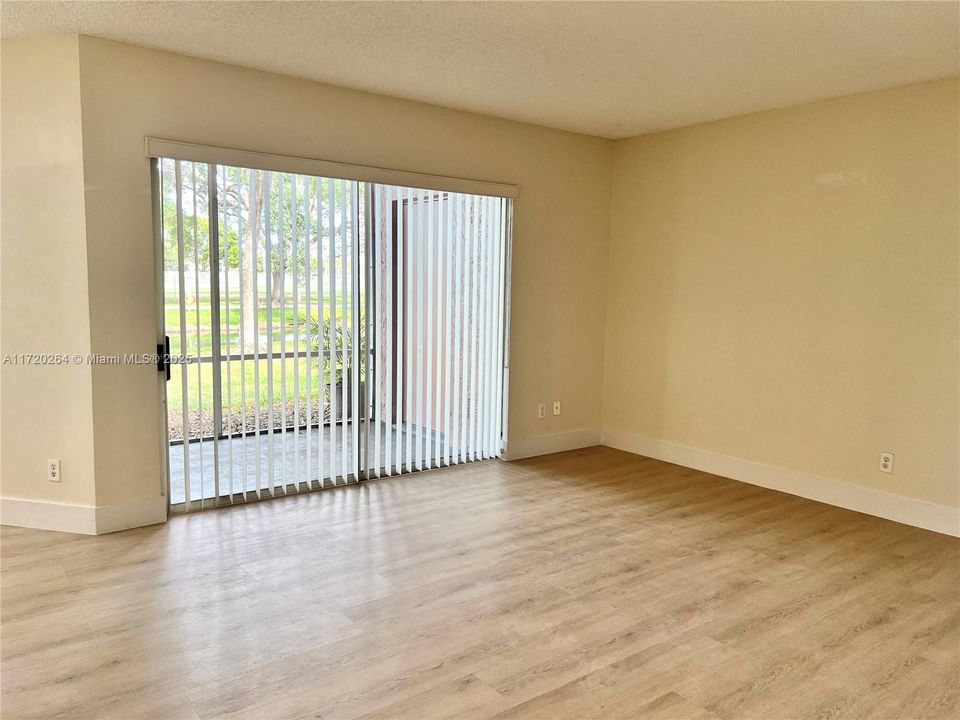 For Rent: $1,750 (1 beds, 1 baths, 816 Square Feet)