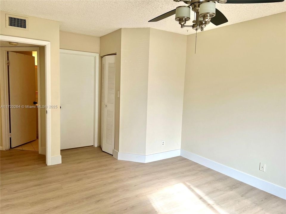 For Rent: $1,750 (1 beds, 1 baths, 816 Square Feet)