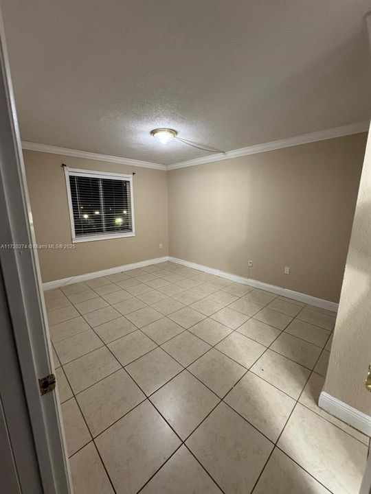 For Rent: $1,800 (1 beds, 1 baths, 640 Square Feet)