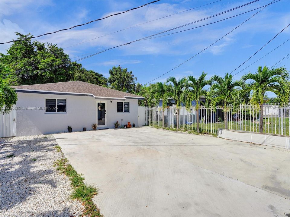 For Sale: $620,000 (4 beds, 2 baths, 1500 Square Feet)