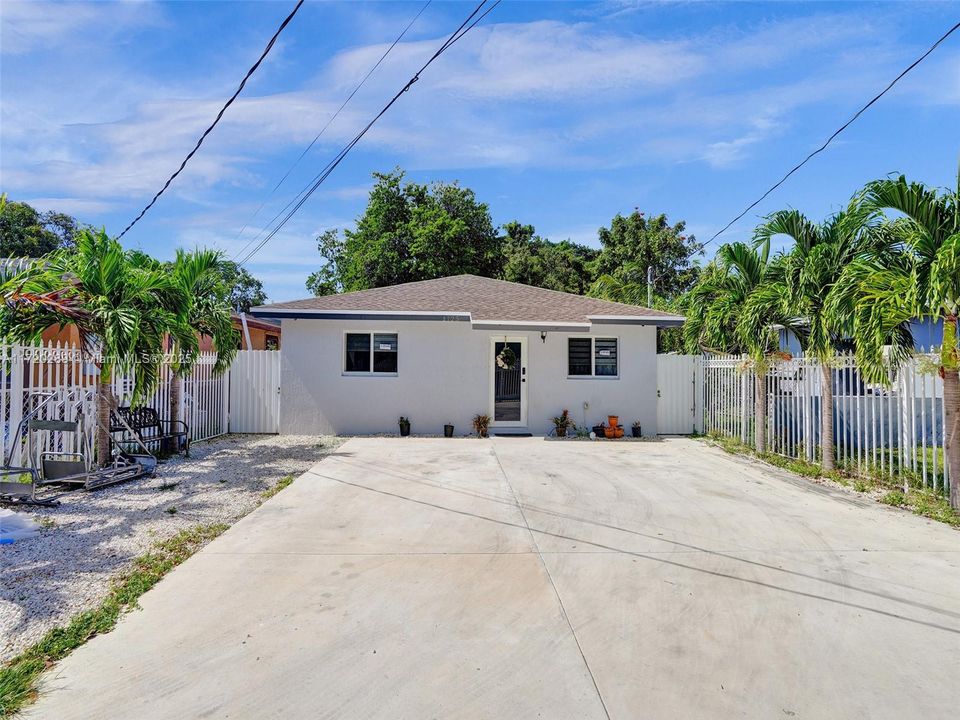 For Sale: $620,000 (4 beds, 2 baths, 1500 Square Feet)