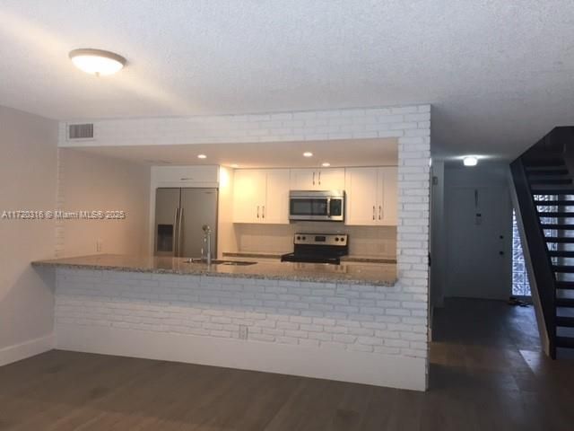 For Rent: $3,300 (3 beds, 2 baths, 1511 Square Feet)