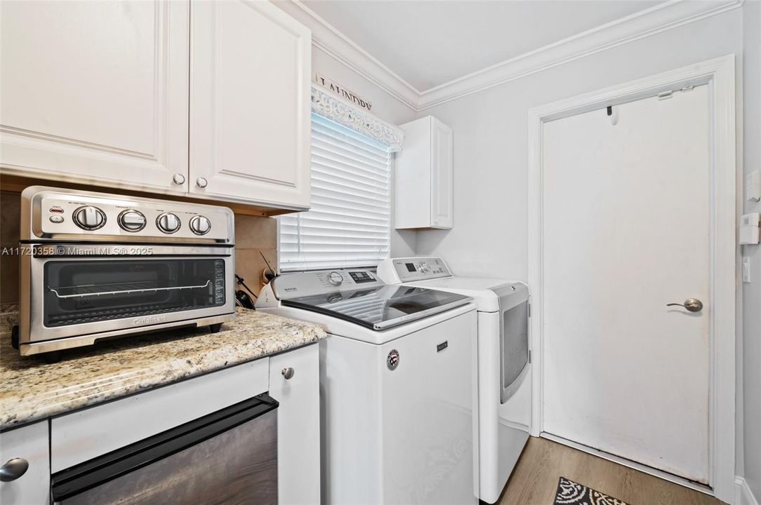 For Sale: $889,000 (4 beds, 2 baths, 2292 Square Feet)