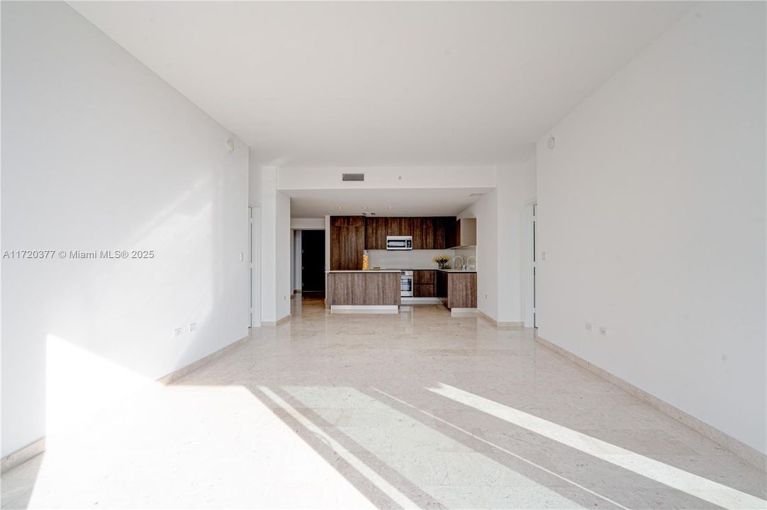 For Rent: $6,500 (2 beds, 2 baths, 1370 Square Feet)