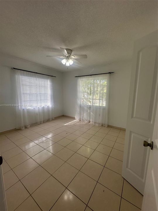 For Rent: $2,200 (2 beds, 1 baths, 1817 Square Feet)