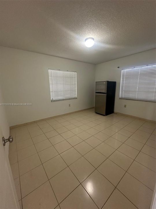 For Rent: $2,200 (2 beds, 1 baths, 1817 Square Feet)