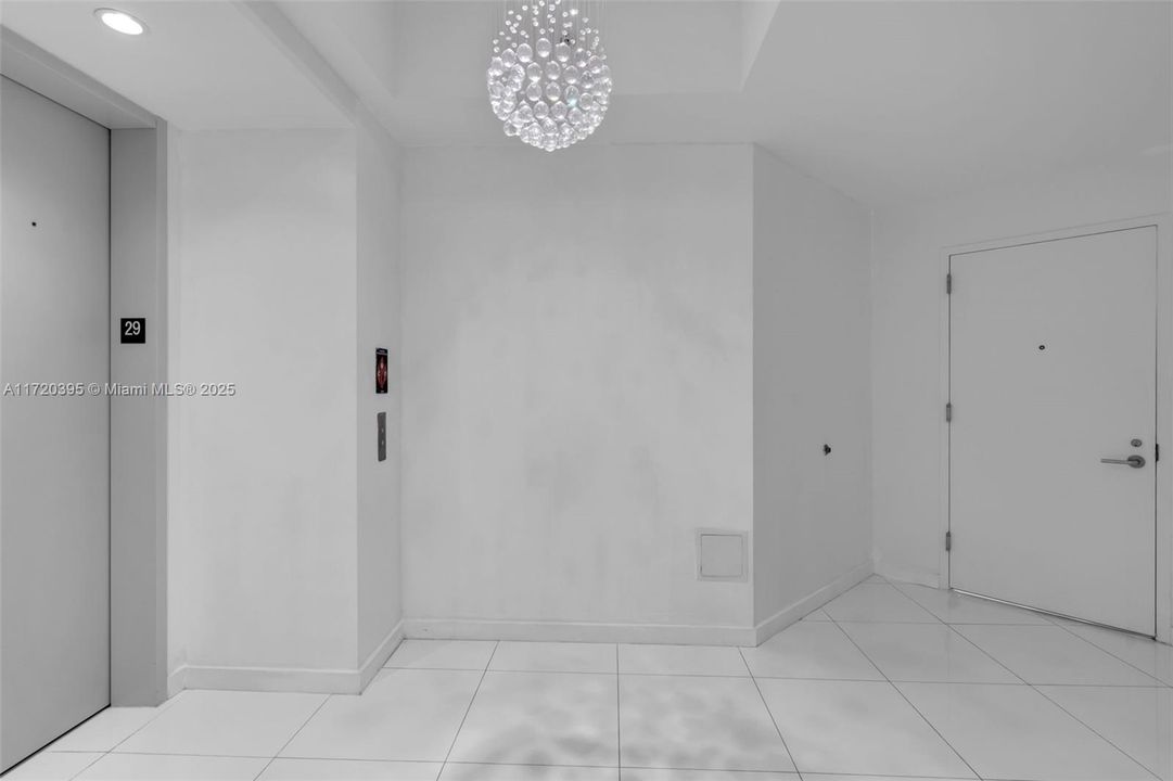 APARTMENT ENTRY DIRECTLY FROM PRIVATE ELEVATOR