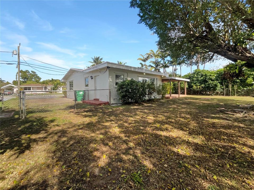 For Sale: $700,000 (3 beds, 2 baths, 1501 Square Feet)