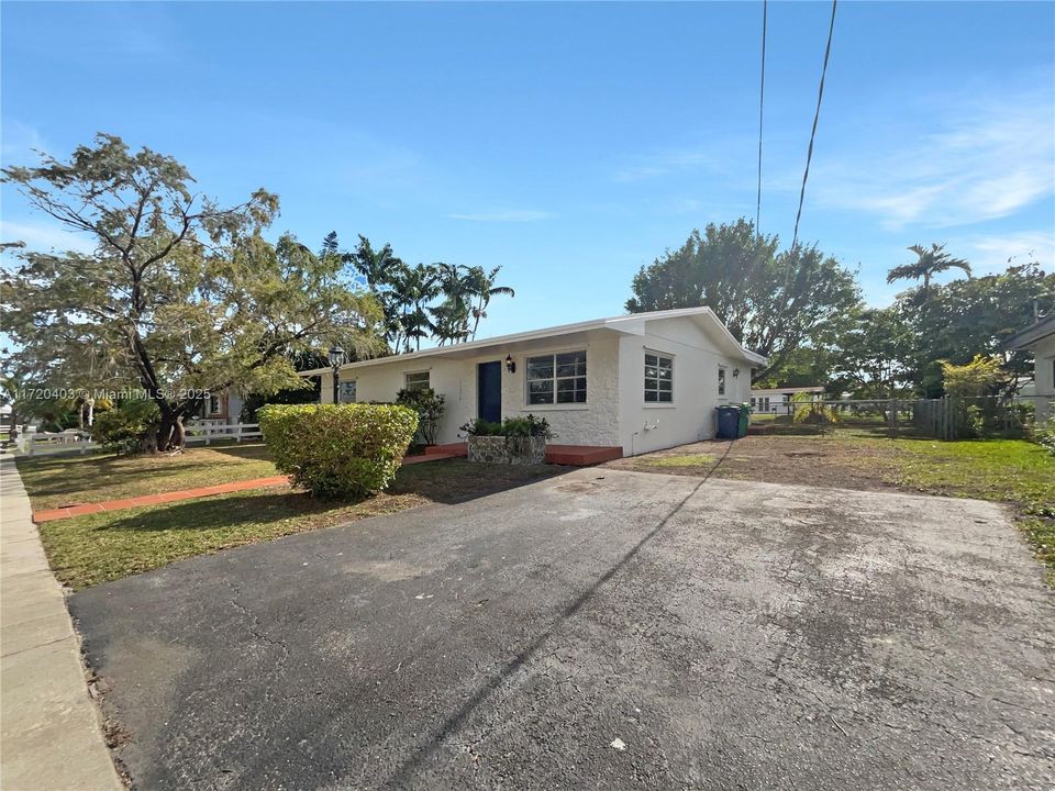 For Sale: $700,000 (3 beds, 2 baths, 1501 Square Feet)