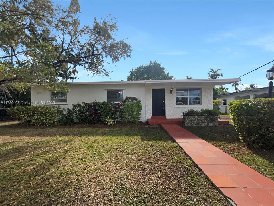 For Sale: $700,000 (3 beds, 2 baths, 1501 Square Feet)