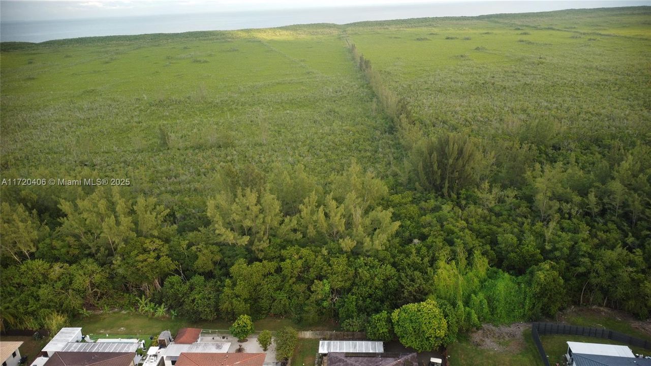 На продажу: $660,000 (1.53 acres)