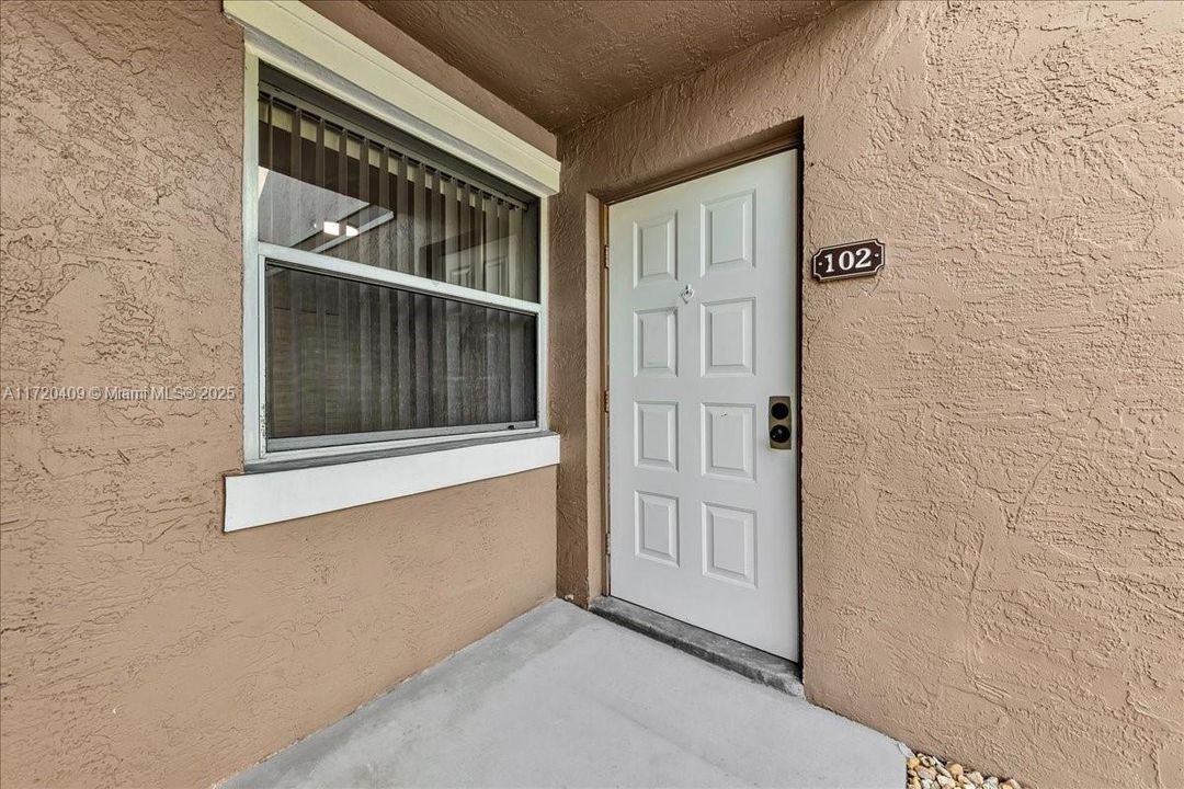 For Rent: $2,500 (2 beds, 2 baths, 1112 Square Feet)