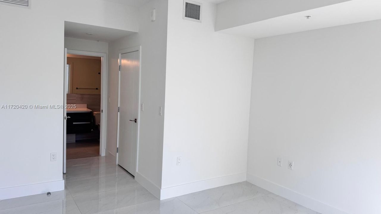 For Rent: $3,500 (1 beds, 1 baths, 717 Square Feet)