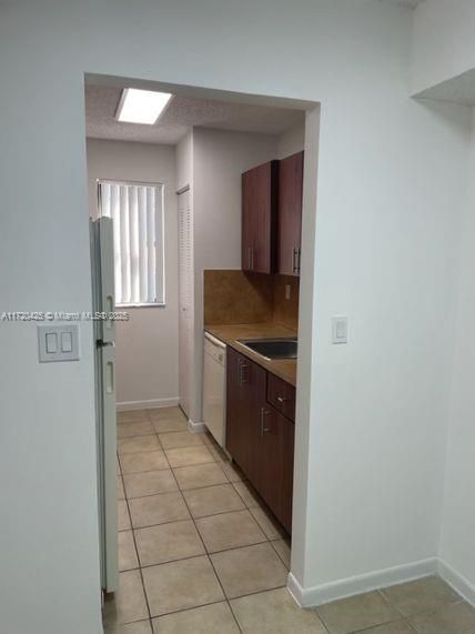 For Rent: $1,875 (1 beds, 1 baths, 678 Square Feet)