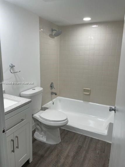 For Rent: $1,875 (1 beds, 1 baths, 678 Square Feet)