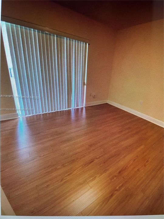 For Rent: $2,200 (2 beds, 1 baths, 900 Square Feet)