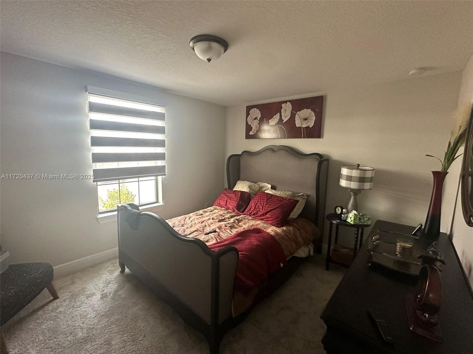 For Rent: $2,200 (2 beds, 1 baths, 900 Square Feet)