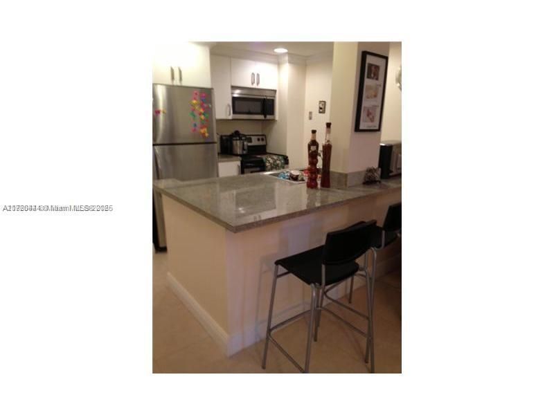 For Sale: $249,000 (1 beds, 1 baths, 720 Square Feet)