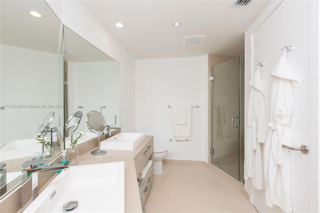 For Sale: $1,395,000 (2 beds, 2 baths, 1145 Square Feet)