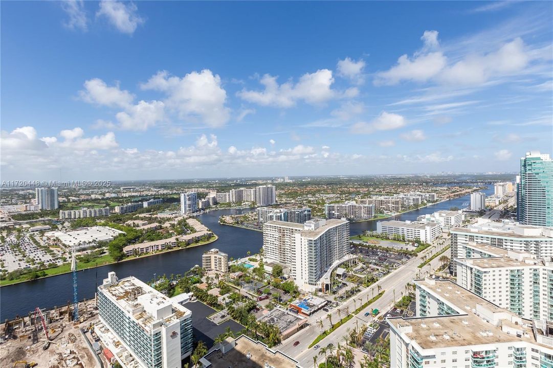 For Sale: $1,395,000 (2 beds, 2 baths, 1145 Square Feet)