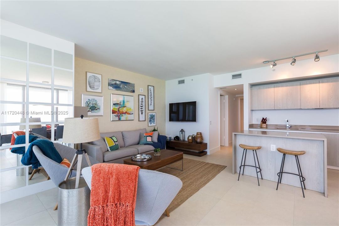 For Sale: $1,395,000 (2 beds, 2 baths, 1145 Square Feet)