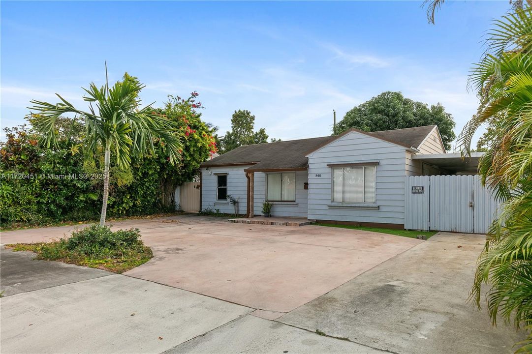 For Sale: $649,900 (4 beds, 2 baths, 1528 Square Feet)