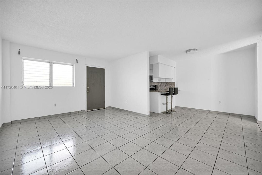 For Rent: $1,900 (1 beds, 1 baths, 667 Square Feet)