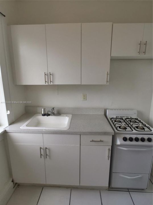 For Rent: $1,550 (0 beds, 1 baths, 327 Square Feet)