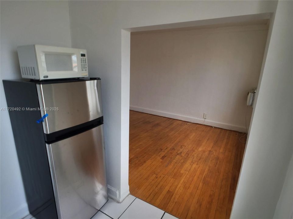 For Rent: $1,550 (0 beds, 1 baths, 327 Square Feet)