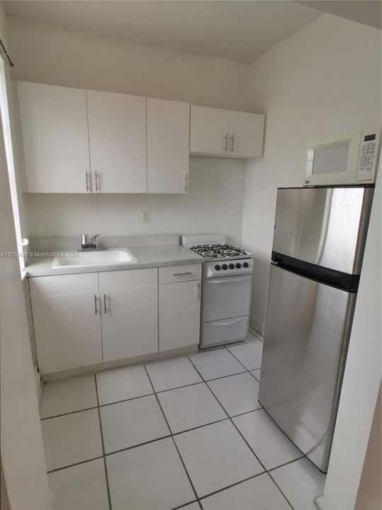 For Rent: $1,550 (0 beds, 1 baths, 327 Square Feet)