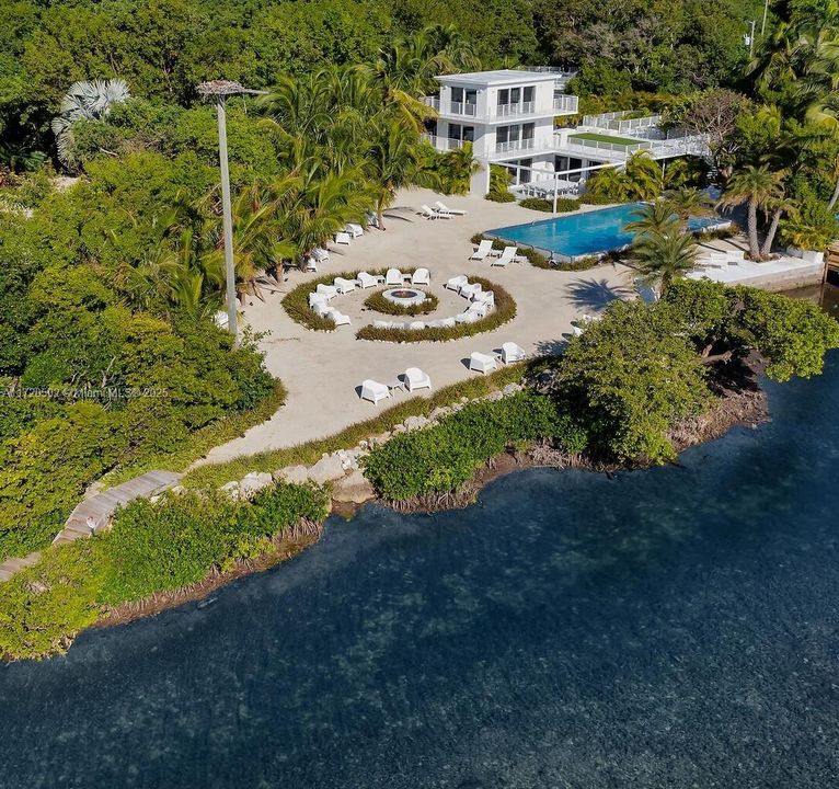 На продажу: $2,888,000 (4 спален, 5 ванн, 2044 Квадратных фут)