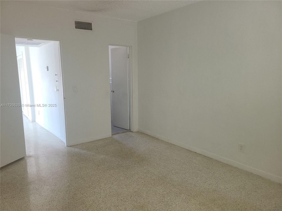 For Rent: $2,200 (1 beds, 1 baths, 832 Square Feet)