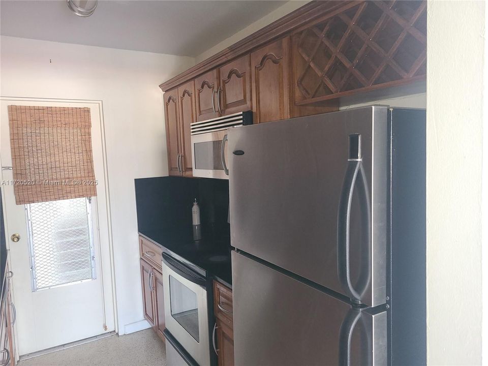 For Rent: $2,200 (1 beds, 1 baths, 832 Square Feet)