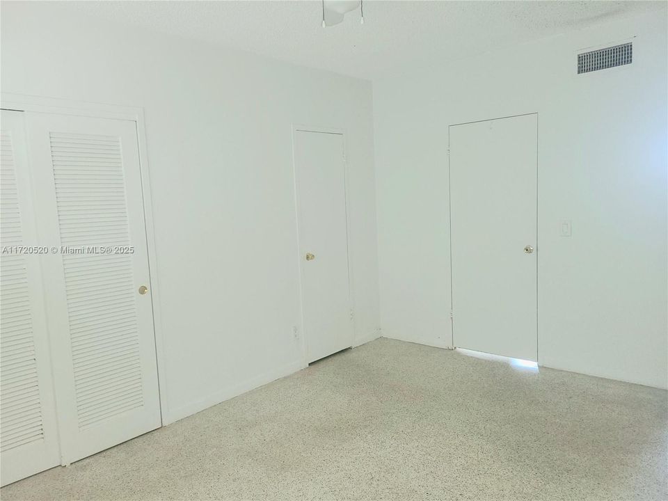 For Rent: $2,200 (1 beds, 1 baths, 832 Square Feet)